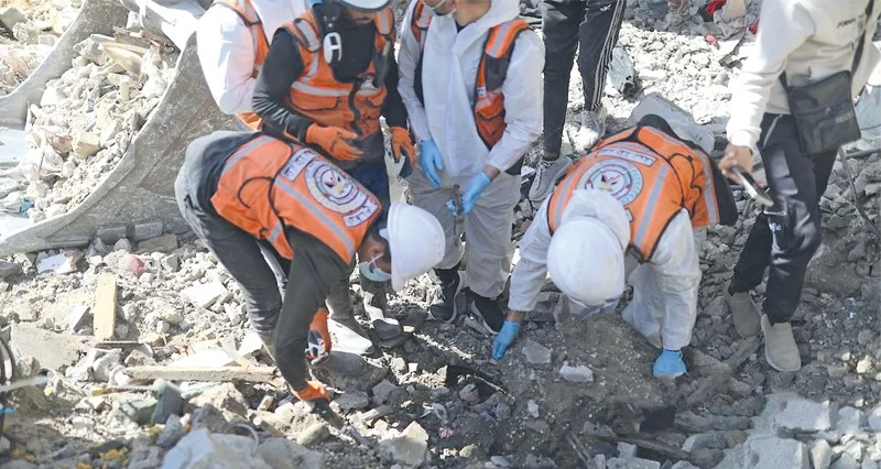 غارات وقصف ونسف منازل فـي غزة .. والمستوطنون يصعدون إرهابهم بالضفة