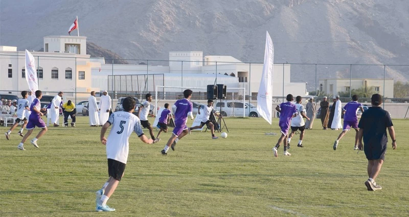بنك مسقط يحتفل باستكمال ملاعب رياضية فـي ولايتي ينقل وصحم ضمن برنامج &laquo;الملاعب الخضراء&raquo;