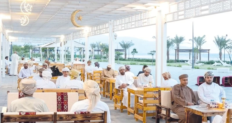 مسندم تشكل لوحة رمضانية نابضة بالإيمان والتكافل الاجتماعي والعادات الأصيلة