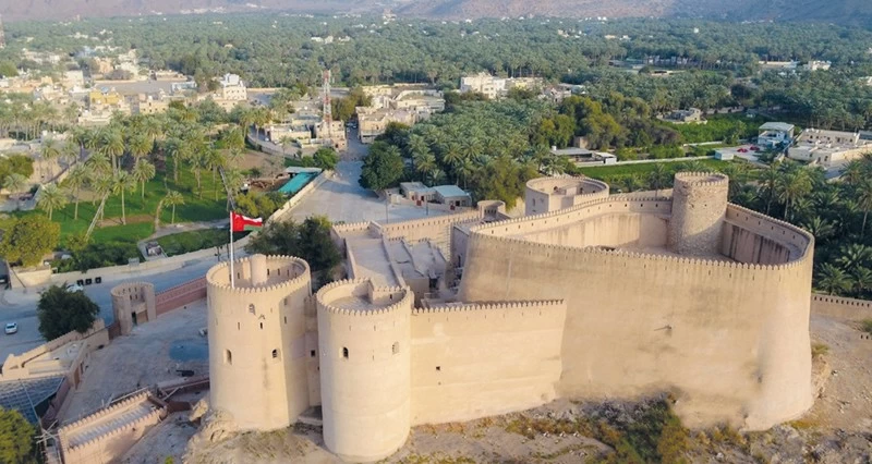 إسناد الخدمات الاستشارية لربط عدد من المعالم التاريخية بالرستاق