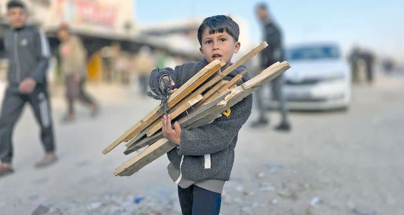 شهداء ومصابون بنيران الاحتلال تزامنا مع نسف مبان فـي غزة