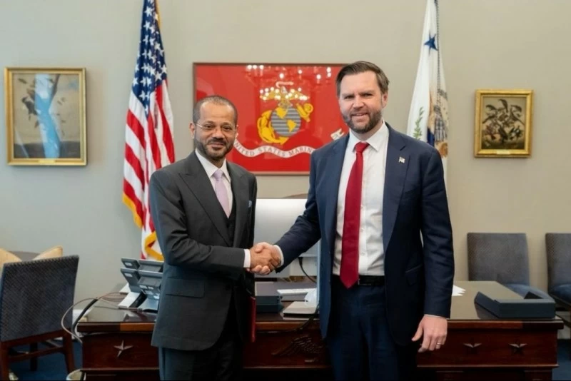 تحيات جلالة السلطان للرئيس الاميركي ونائبه ينقلها وزير الخارجية 