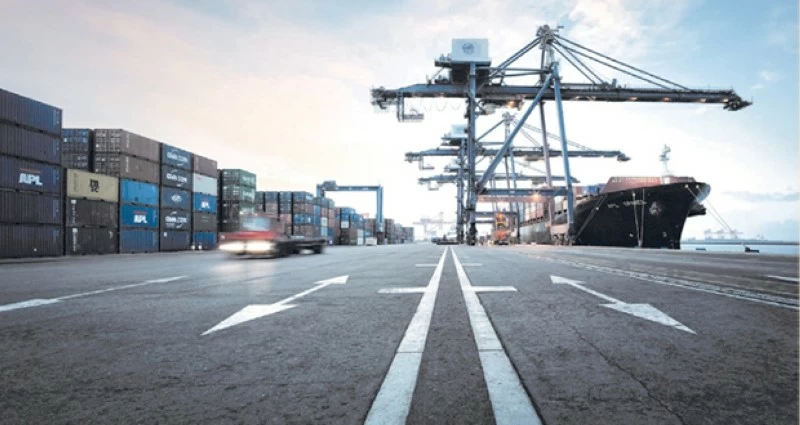 إجمالي حجم البضائع المتناولة عبر الموانئ العمانية خلال عام 2025 تجاوز 143 مليون طن