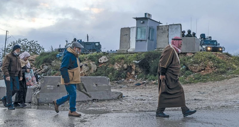 شهيد فـي غزة .. وقصف مدفعي والاحتلال يغلق المعابر