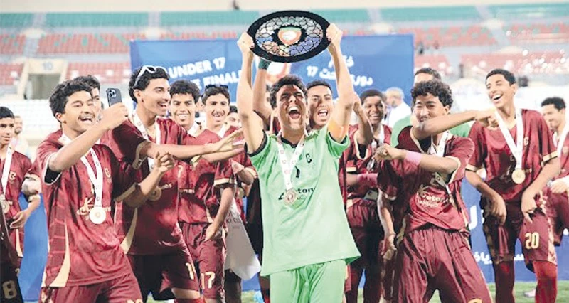 نادي إزكي يتوج بلقب دوري تحت 17 سنة لكرة القدم