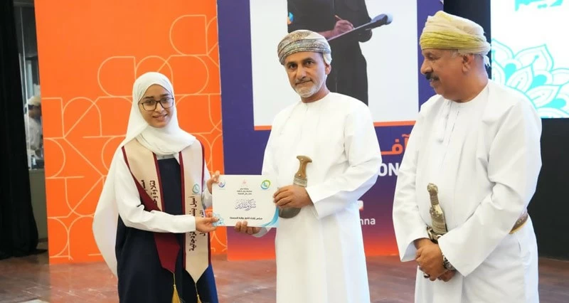 تكريم الطلبة المجيدين فـي مسابقة التلاوة والحفظ بالمصنعة