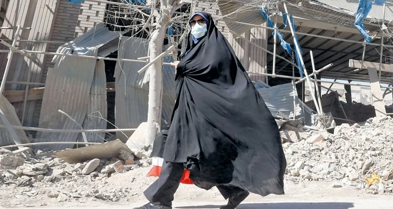 &laquo;إسرائيل&raquo; تصعد الوضع بغارات متزامنة تشمل لبنان وإيران تعلن توسيع عملياتها