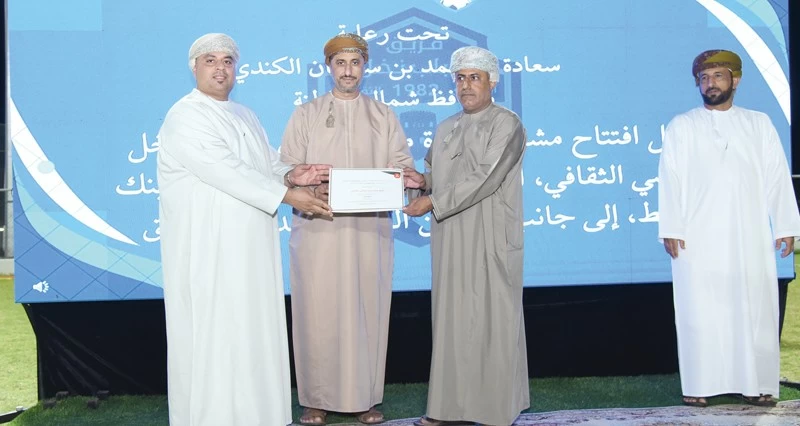 بنك مسقط يشارك الاحتفال بافتتاح مشروع إنارة ملعب فريق شباب نخل ضمن برنامج &laquo;الملاعب الخضراء&raquo;