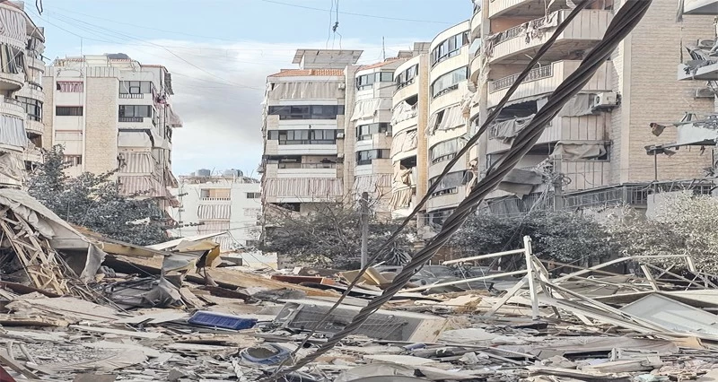 &laquo;اسرائيل&raquo; تجدد الهجمات وتتوعد أي زعيم إيراني .. وطهران ترد بعشرات الصواريخ وسط دعوات دولية لخفض التصعيد