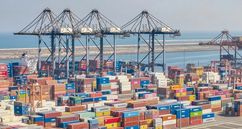 الميزان التجاري لسلطنة عمان يسجل فائضا بأكثر من 6 مليارات ريال عماني