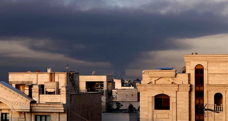 الحرب تدخل أسبوعها الثاني .. انفجارات تهز طهران وهروع للملاجئ بـ&laquo;إسرائيل&raquo;