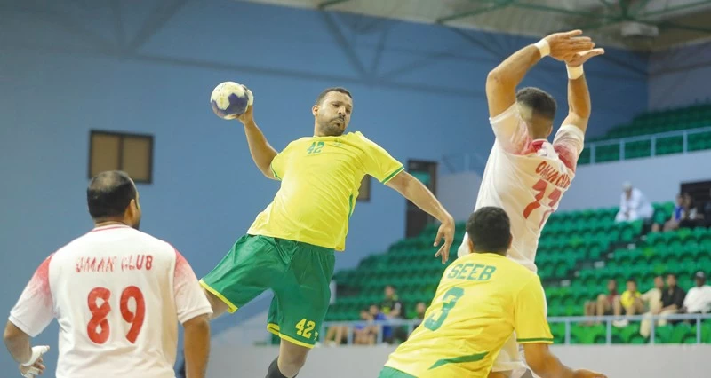 نادي عمان يواصل الصدارة بفوزه على السيب ومسقط يعزز حظوظه بالمركز الثاني