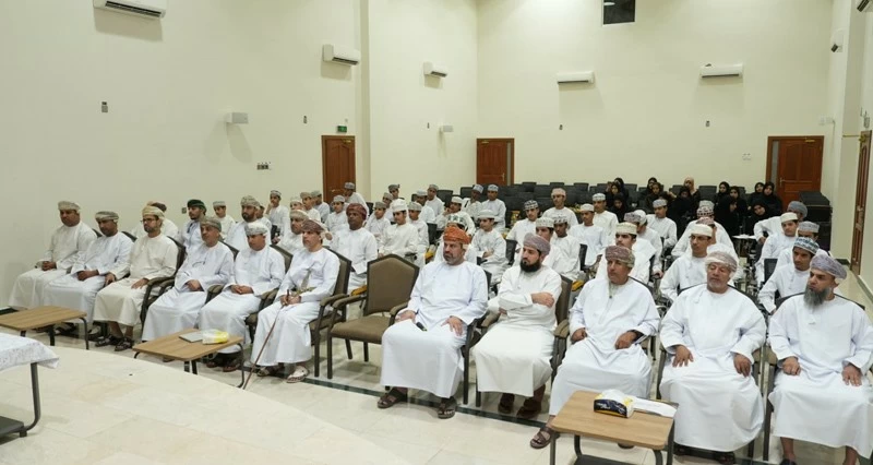 ترسيخ القيم الدينية والاجتماعية وتعزيز العمل المؤسسي والتشاركي ببلدية الداخلية