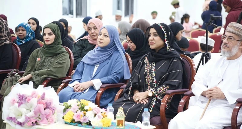 برنامج 'فرحتنا حلوة بلمتنا' للأيتام في مسقط