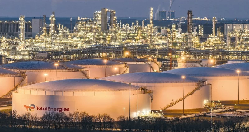 محللون اقتصاديون لـ&laquo;الوطن&raquo;: ارتفاع أسعار الطاقة قد يحمل آثارا متباينة على اقتصادات المنطقة والذهب ملاذ المستثمرين فـي الأزمات