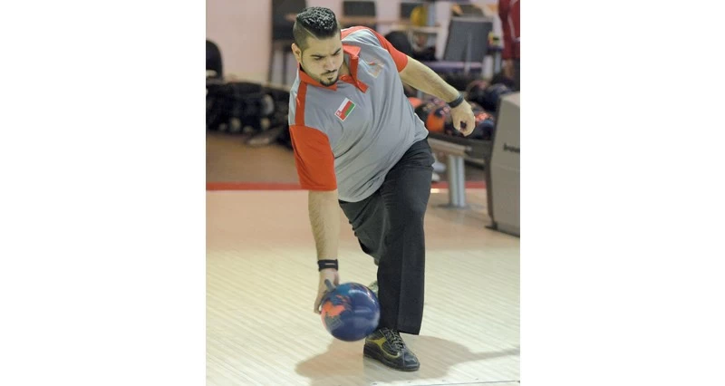 العدوي والخروصي والحبسي يشعلون أجواء المنافسة فـي البطولة الرمضانية للبولينج