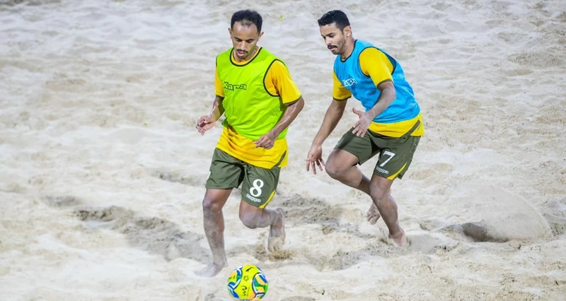 منتخبنا الوطني للقدم الشاطئية يواصل تحضيراته المكثفة ببوشر ويستعد لمواجهة منتخب بيلاروسيا وديا