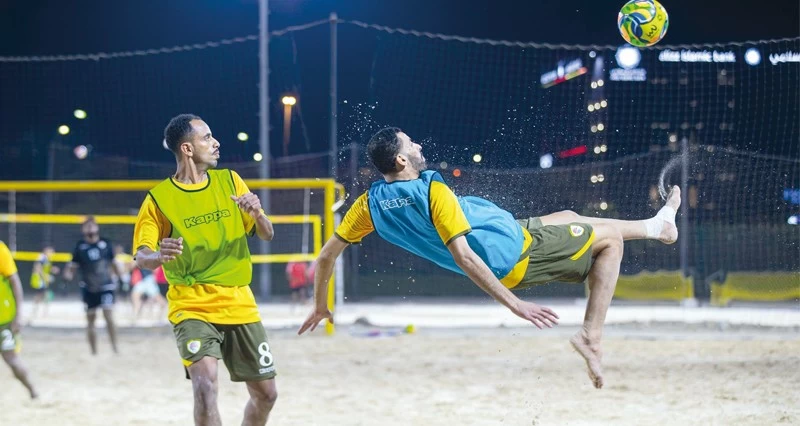 منتخبنا الوطني للقدم الشاطئية يواصل تحضيراته المكثفة ببوشر ويستعد لمواجهة منتخب بيلاروسيا وديا