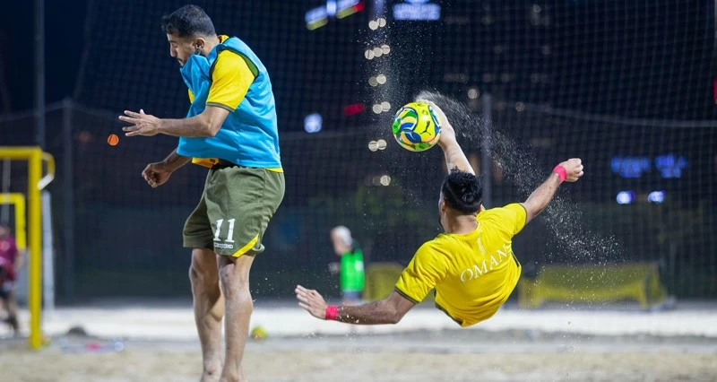 منتخبنا الوطني للقدم الشاطئية يواصل تحضيراته المكثفة ببوشر ويستعد لمواجهة منتخب بيلاروسيا وديا