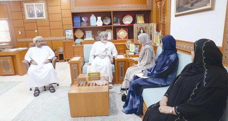 لقاء يبحث دعم الطلبة الجامعيين فـي الرستاق