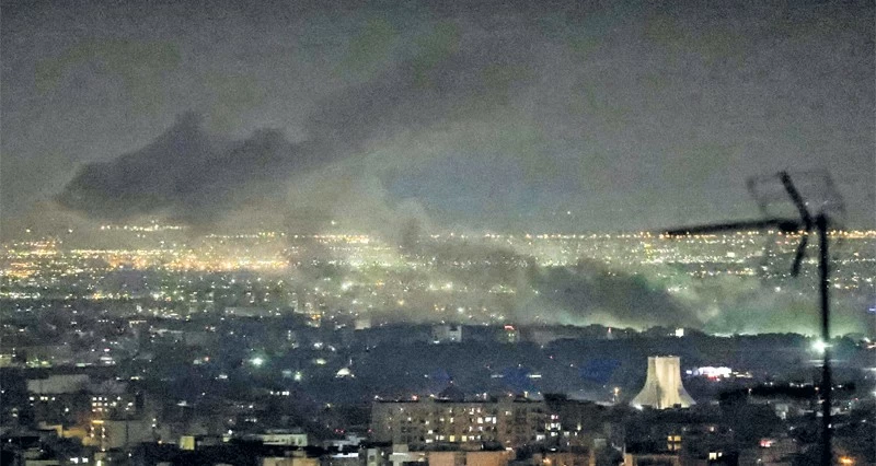 جلالة السلطان يستعرض مستجدات التصعيد العسكري فـي المنطقة مع الرئيس العراقي