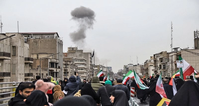 الحرب تتصاعد .. أميركا تضرب &laquo;خرج&raquo; الإيرانية ووعيد متبادل باستهداف النفط