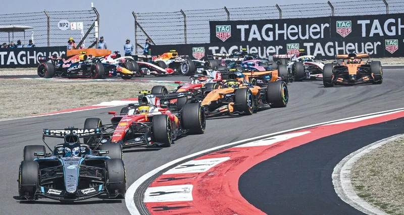 راسل يفوز بسباق سبرينت المثير فـي الصين وأنتونيلي أصغر منطلق من المركز الأول