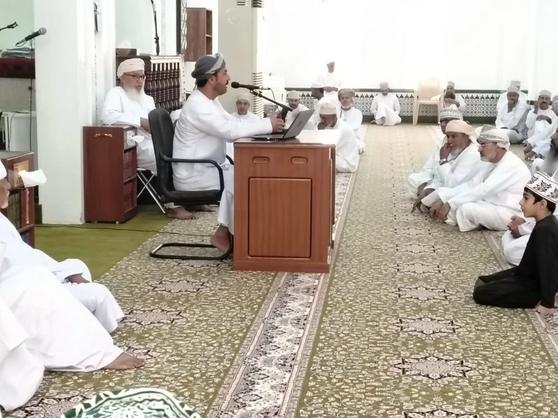 محاضرة حول مخاطر الابتزاز الالكتروني في بهلاء