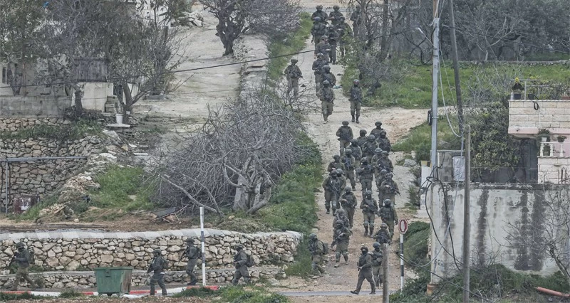 4 شهداء بينهم أسرة فـي تواصل القصف على غزة .. وجريمة بحق عائلة فـي الضفة