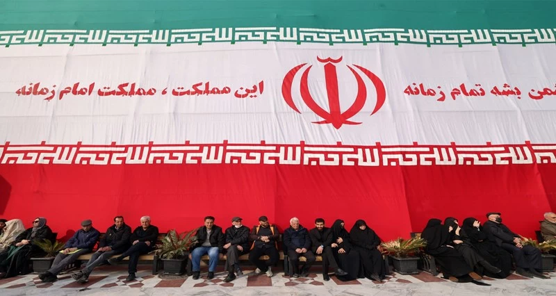 الحرب مستمرة .. ترامب يطلب مساهمة دولية فـي تأمين هرمز وإيران تتعهد بقتل نتنياهو