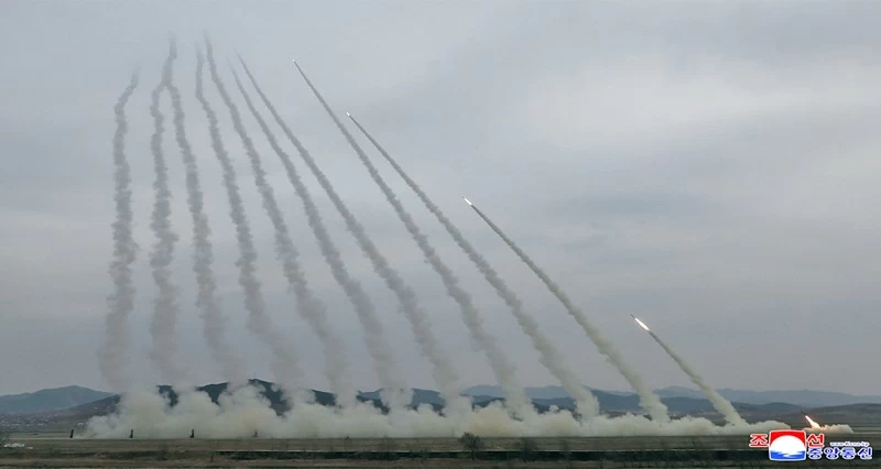 كوريا الشمالية أجرت تجارب قاذفات صواريخ عيار 600 ملم