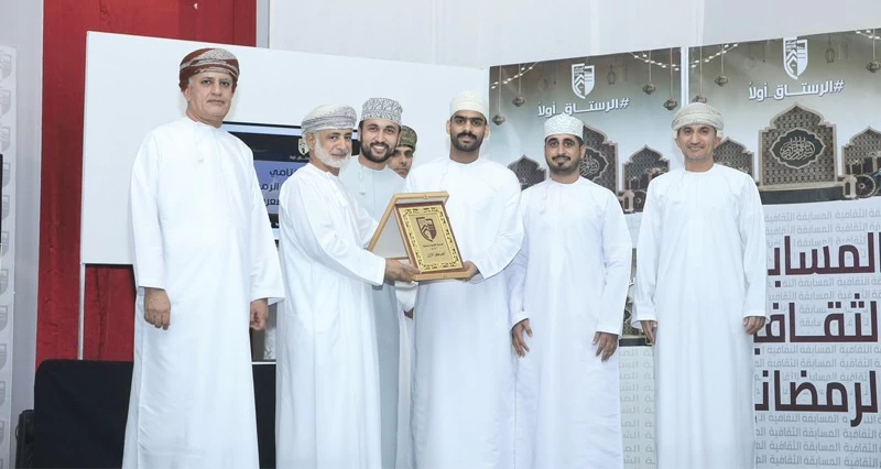 ختام المسابقة الثقافية والمساجلة الشعرية بنادي الرستاق