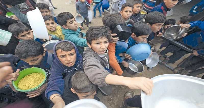 16 شهيدا بـ24 ساعة فـي تكثيف إسرائيل مجازرها فـي غزة .. وانهيار جدار على خيام النازحين يودي بحياة 3