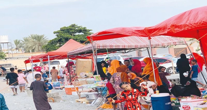 حركة تجارية نشطة تشهدها أسواق سلطنة عمان تزامنا مع إقامة هبطات عيد الفطر