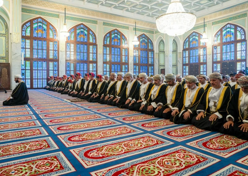 سلطنة عمان تحتفل بأول أيام عيد الفطر السعيد
