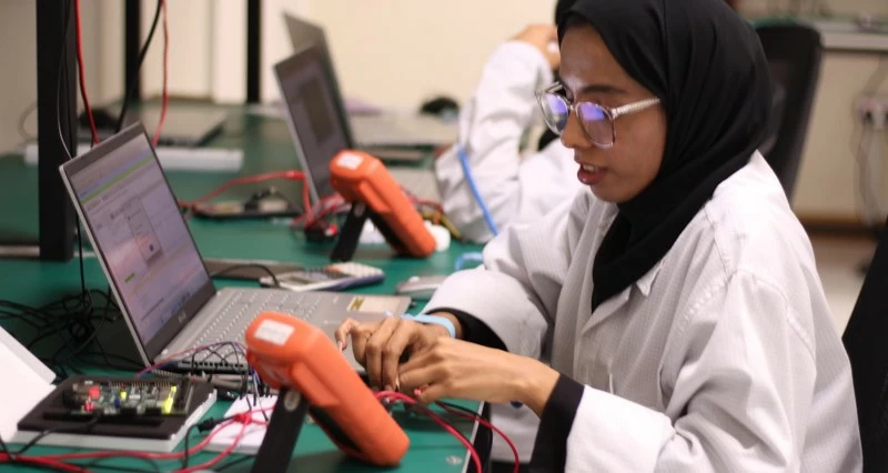 جهاز الاستثمار العماني يستقطب 3 شركات عالمية فـي مجال أشباه الموصلات بنهاية 2025م لتأسيس مراكز ومكاتب لها فـي سلطنة عمان