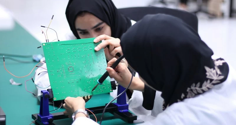 جهاز الاستثمار العماني يستقطب 3 شركات عالمية فـي مجال أشباه الموصلات بنهاية 2025م لتأسيس مراكز ومكاتب لها فـي سلطنة عمان