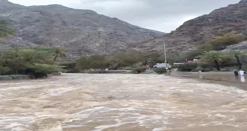 استمرار تأثيرات الحالة الجوية على عدد من محافظات سلطنة عمان