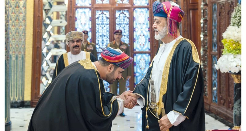 جلالة السلطان يؤدي صلاة عيد الفطر السعيد بمسجد الخور بمسقط