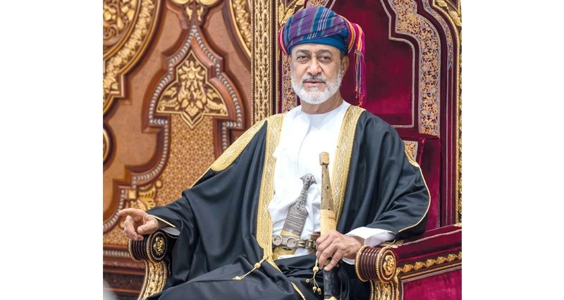 جلالة السلطان يؤدي صلاة عيد الفطر السعيد بمسجد الخور بمسقط