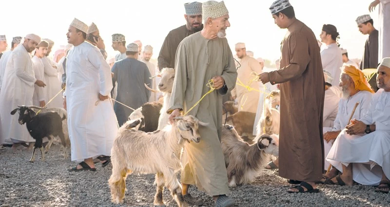 المصور موسى الحجري يوثق مظاهر عيد الفطر فـي عدد من ولايات سلطنة عمان