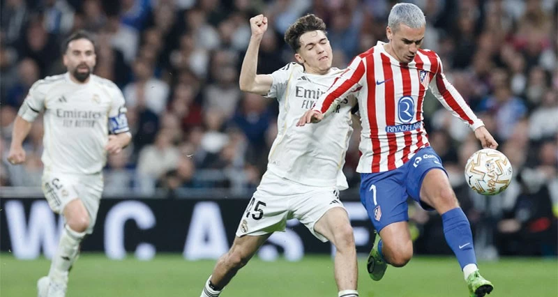 الريال بعشرة لاعبين يفوز على أتلتيكو مدريد فـي الديربي ويواصل مطاردة برشلونة على لقب الدوري