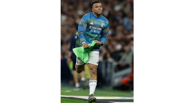 مبابي يؤكد : الإصابة فـي الركبة &laquo;باتت خلفي&raquo;