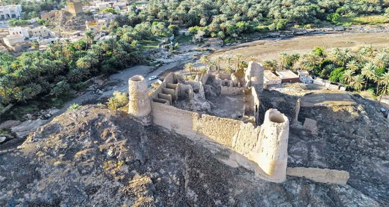 &laquo;مقنيات&raquo; تحكي حقبا ممتدة من الحضارة العمانية.. و&laquo;حصن الأسود&raquo; أبرز معالمها