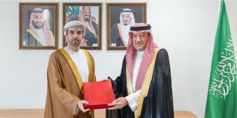 رسالة من جلالة السلطان لخادم الحرمين