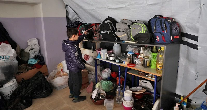 تصعيد وقصف متبادل مع استمرار الحرب .. وأميركا تفاوض &laquo;المناسبين&raquo; على 15 نقطة