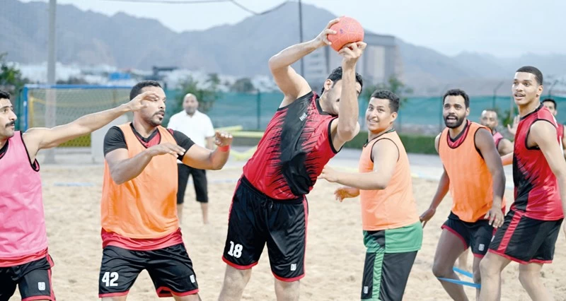 منتخبنا الوطني لكرة اليد الشاطئية يواصل تدريباته المكثفة لدورة الألعاب الآسيوية بسانيا