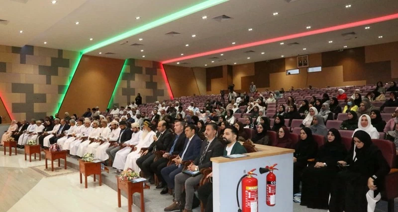 استعراض مستقبل المدارس الرقمية فـي عصر الذكاء الاصطناعي