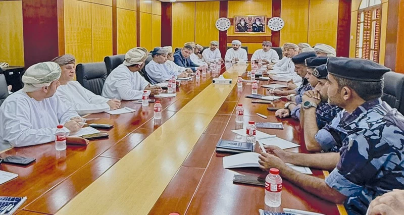 مناقشة تعزيز كفاءة سلاسل الإمداد فـي شمال الباطنة