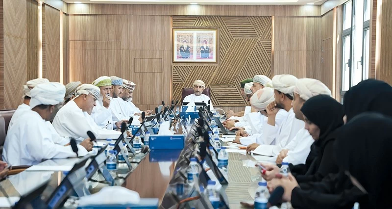 مناقشة خطط التنمية والمشاريع الزراعية والسمكية والمائية بجنوب الشرقية